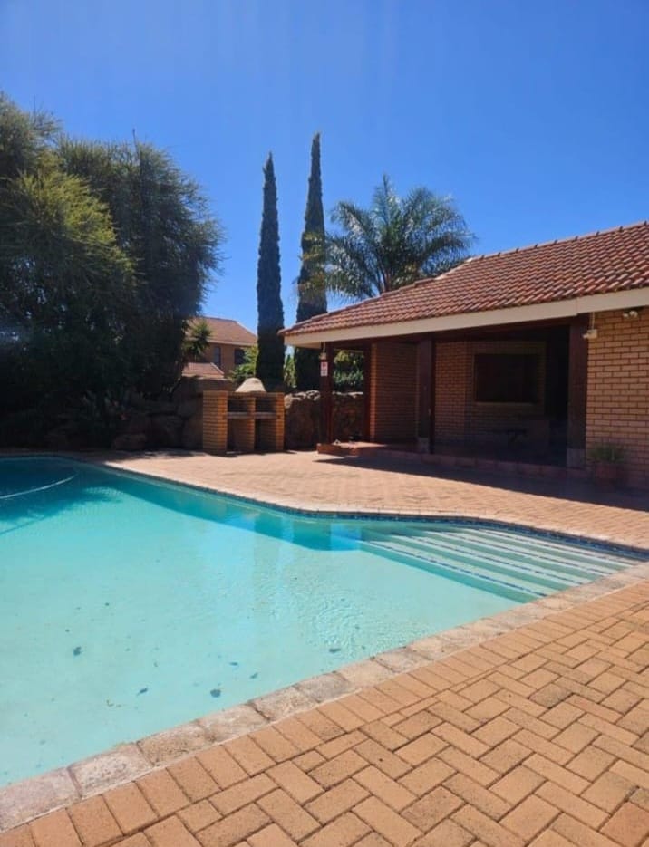 4 Bedroom Property for Sale in Roylglen Gardens Northern Cape